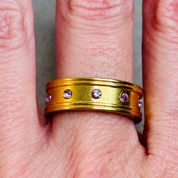 Brushed Gold Tone Light Purple Accents Band Ring Size 7 - Picture 3 of 3
